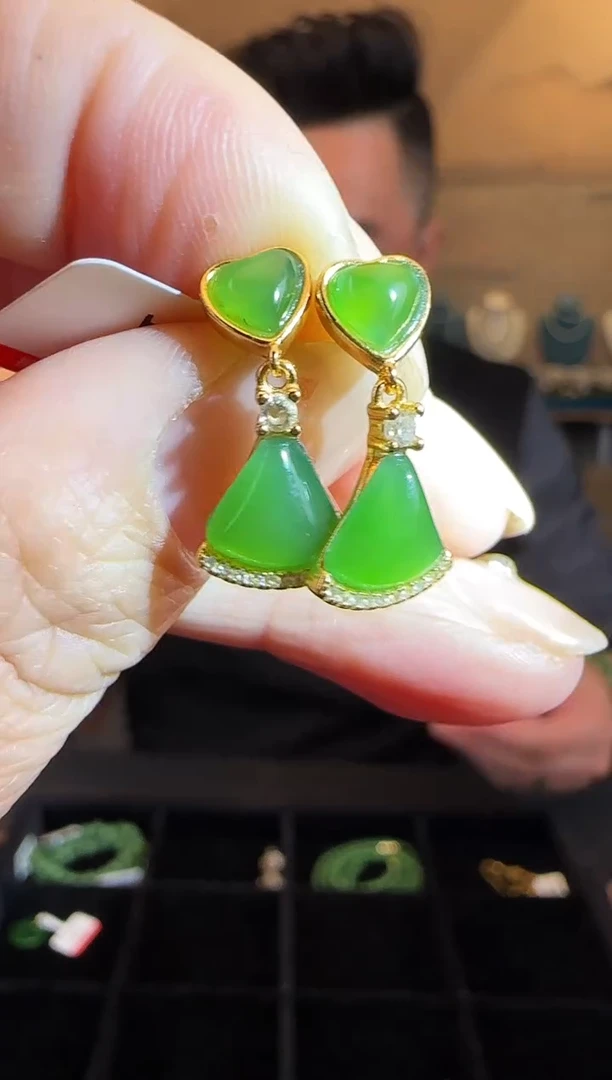 银S925镶嵌和田玉耳饰小摆裙