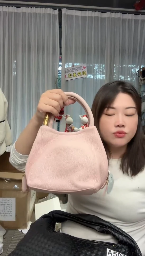 牛皮（革）598孤品微瑕，介意勿拍！