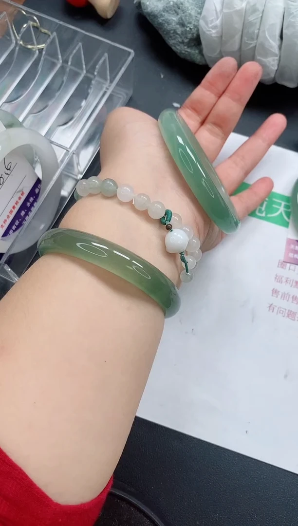 未镶嵌手镯石英质玉33/61-62