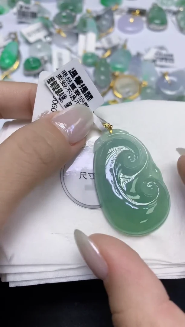 颈饰18K金镶嵌翡翠天然缅甸翡翠A货百元以上9元证书费自理