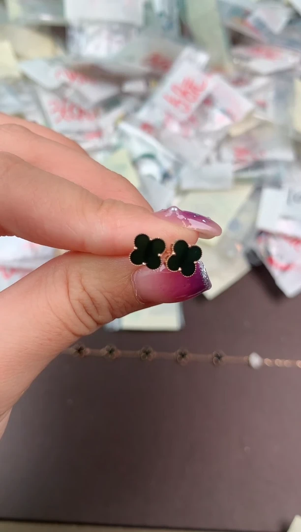 翡翠挂件18K金镶嵌一