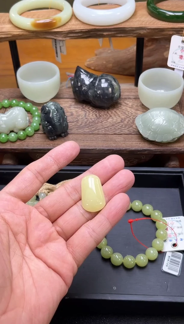 吊坠(不含链)未镶嵌和田玉若羌黄口 无事牌