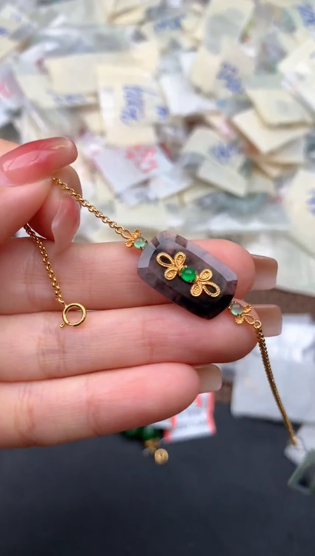 18K金镶嵌挂件翡翠1