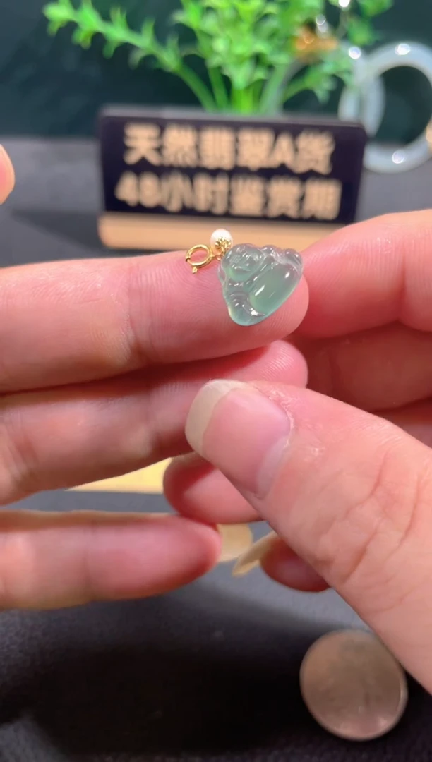 翡翠18K金镶嵌颈饰翡翠