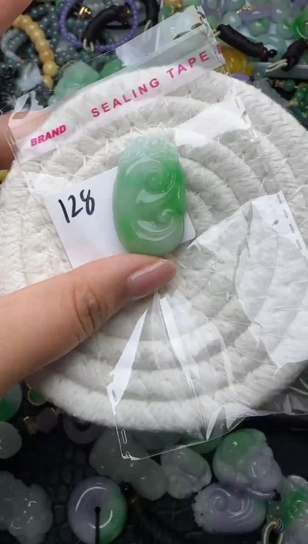 颈饰未镶嵌翡翠缅甸翡翠吊坠