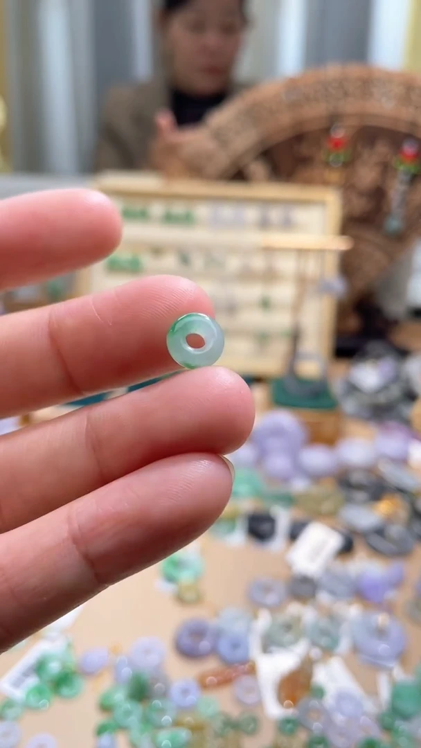 【闪购商品】翡翠颈饰未镶嵌甜甜圈