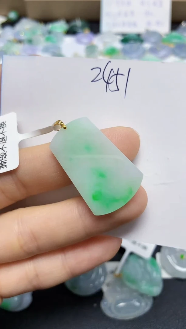 翡翠18K金镶嵌颈饰天然缅甸翡翠A货