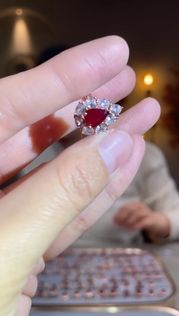 银S925镶嵌手饰红宝石手饰