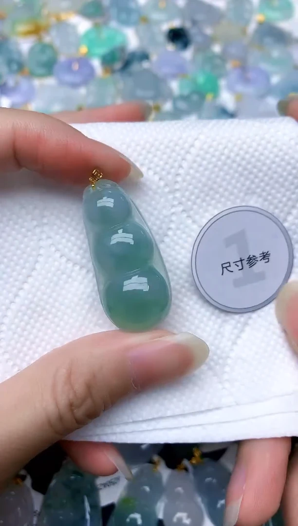 颈饰18K金镶嵌翡翠天然A货翡翠