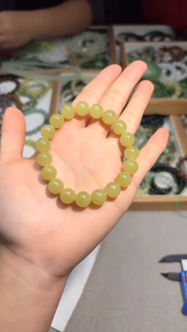 颈饰未镶嵌和田玉新疆若羌黄口卡10