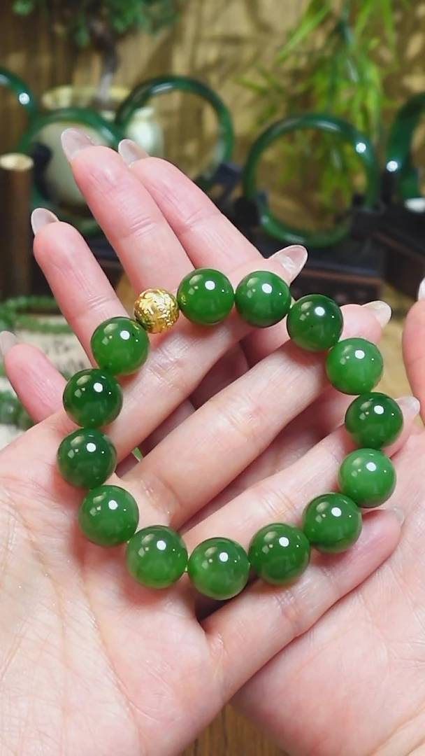 【闪购商品】和田玉手串未镶嵌俄料老坑碧玉菠菜绿