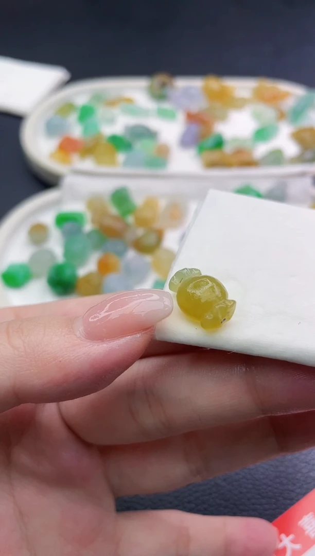 定制翡翠未镶嵌蒙***茄珠子