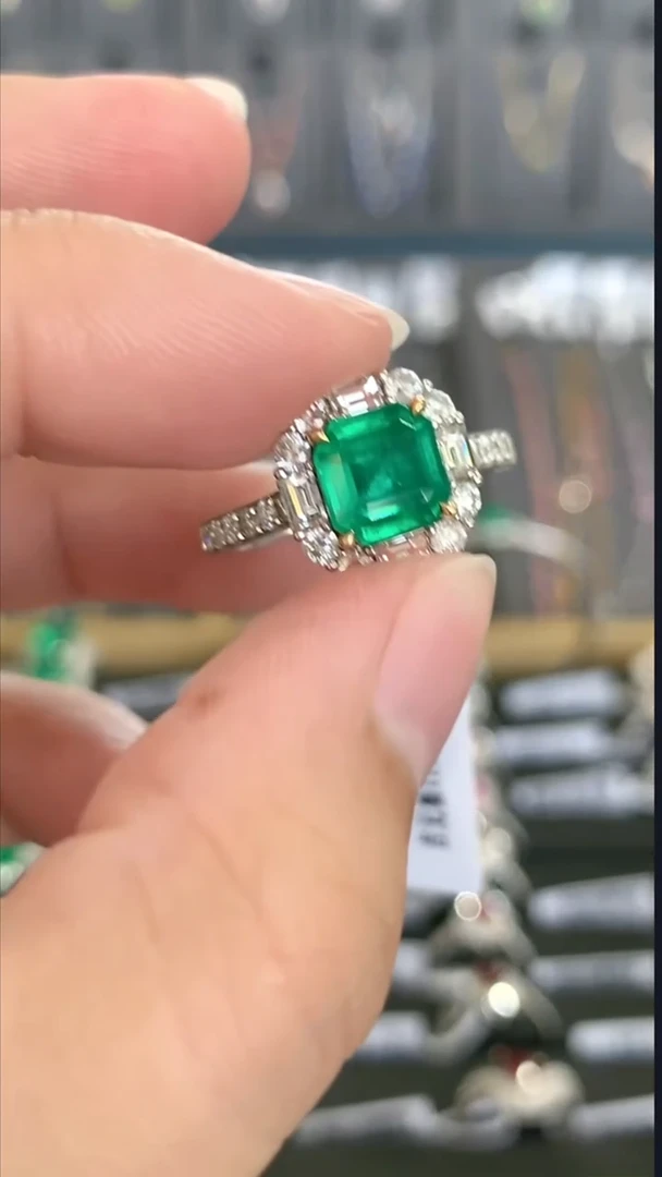 18K金镶嵌戒指祖母绿1.75克拉