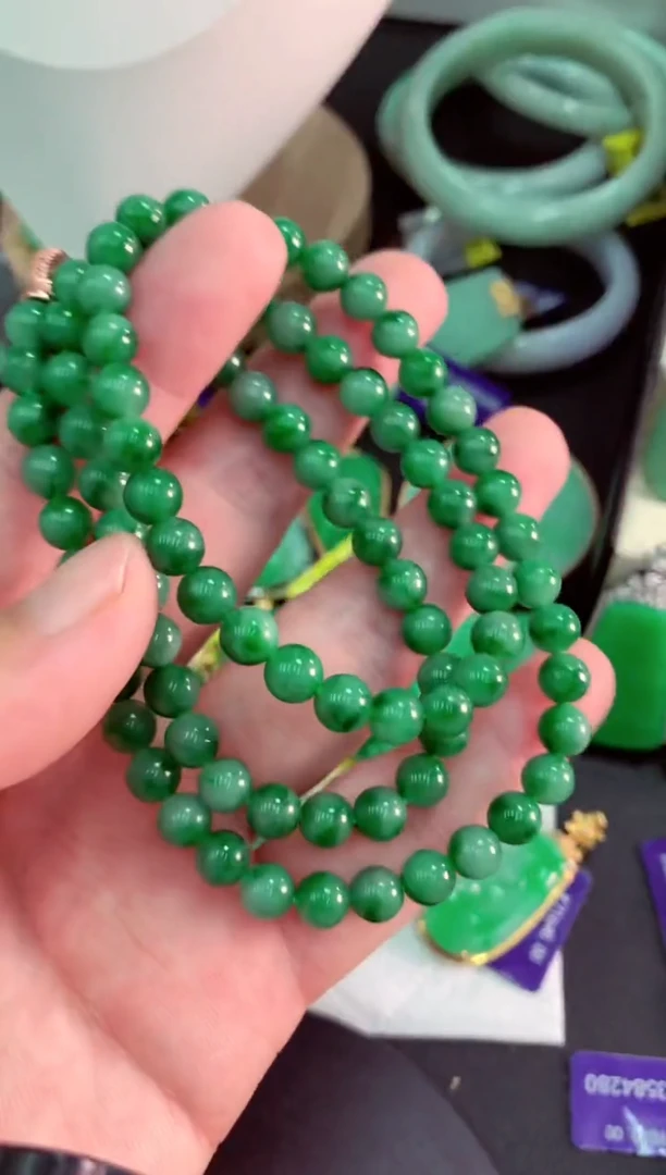 翡翠未镶嵌颈饰挂件