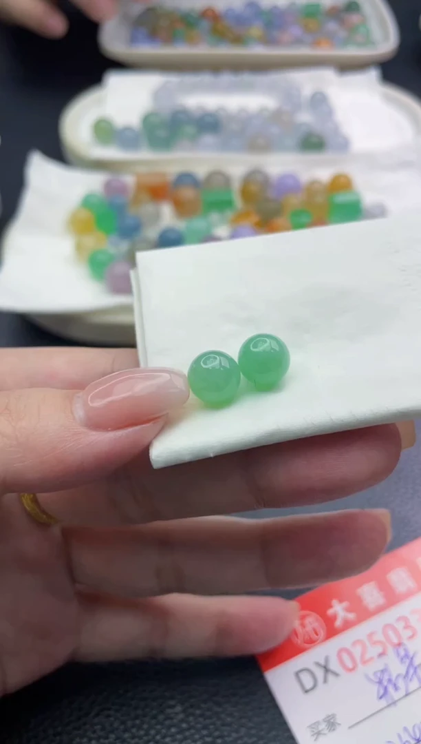 定制翡翠未镶嵌糖**纷珠子