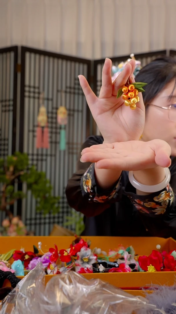 织绣香***花非遗绒花苏绣饰品