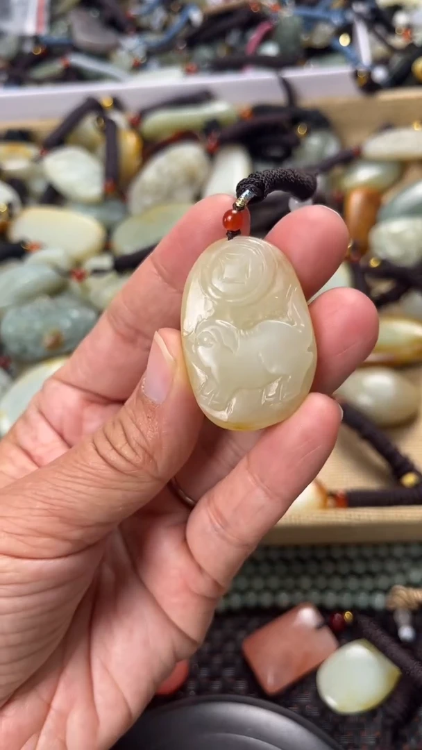 【闪购商品】和田玉颈饰未镶嵌多样性发货没有证书拍一发一有瑕