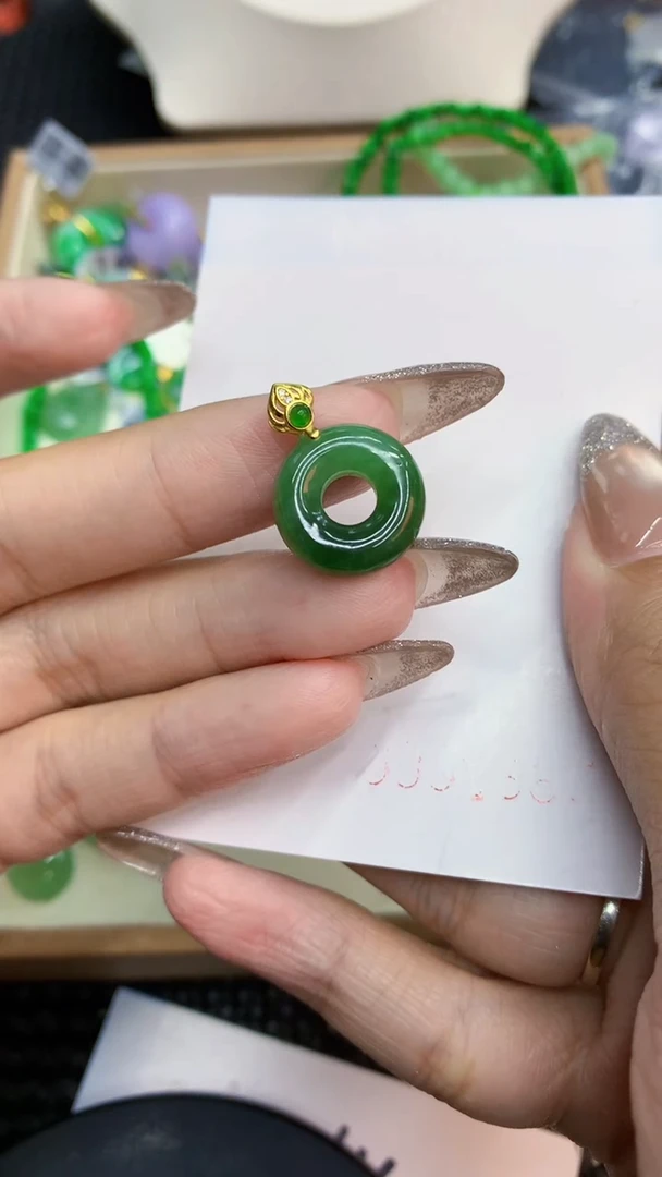 颈饰未镶嵌翡翠1