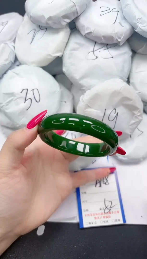 未镶嵌手镯石英质玉A168/52