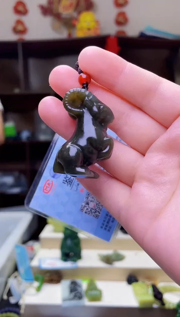 和田玉未镶嵌颈饰1