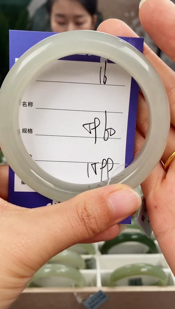 未镶嵌手镯和田玉微色差16