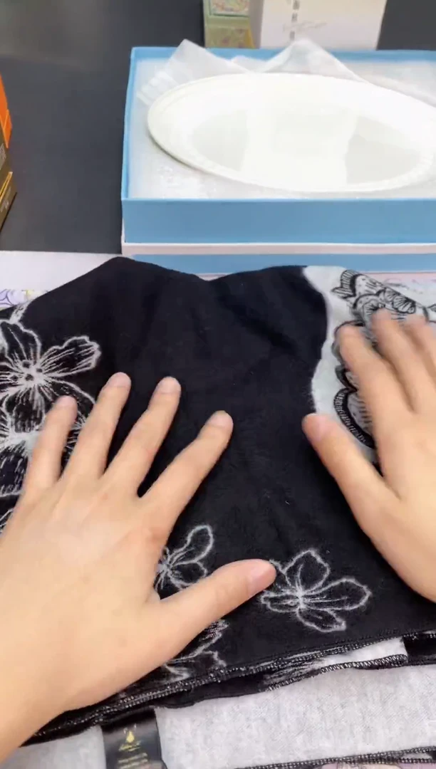 【闪购商品】瓷片清货三天 回家过年围巾