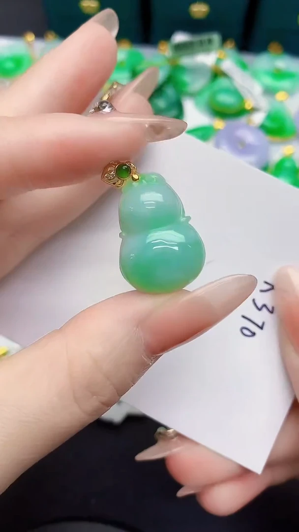 颈饰未镶嵌翡翠缅甸天然翡翠A货