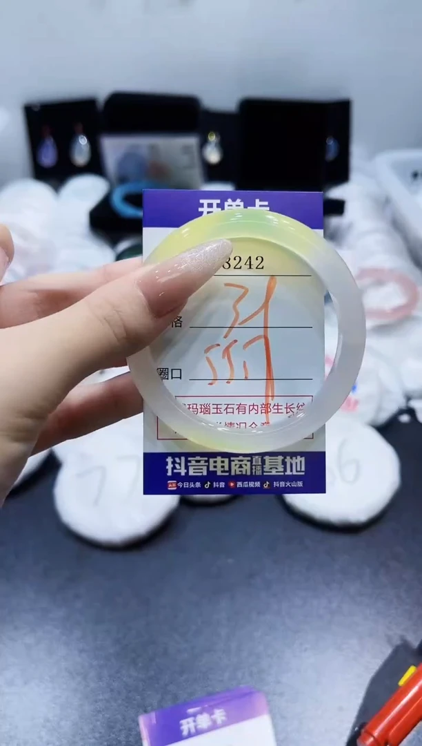 玛瑙/玉髓手镯未镶嵌8242
