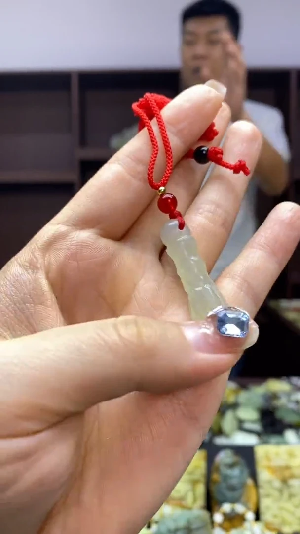 未镶嵌岫玉挂件