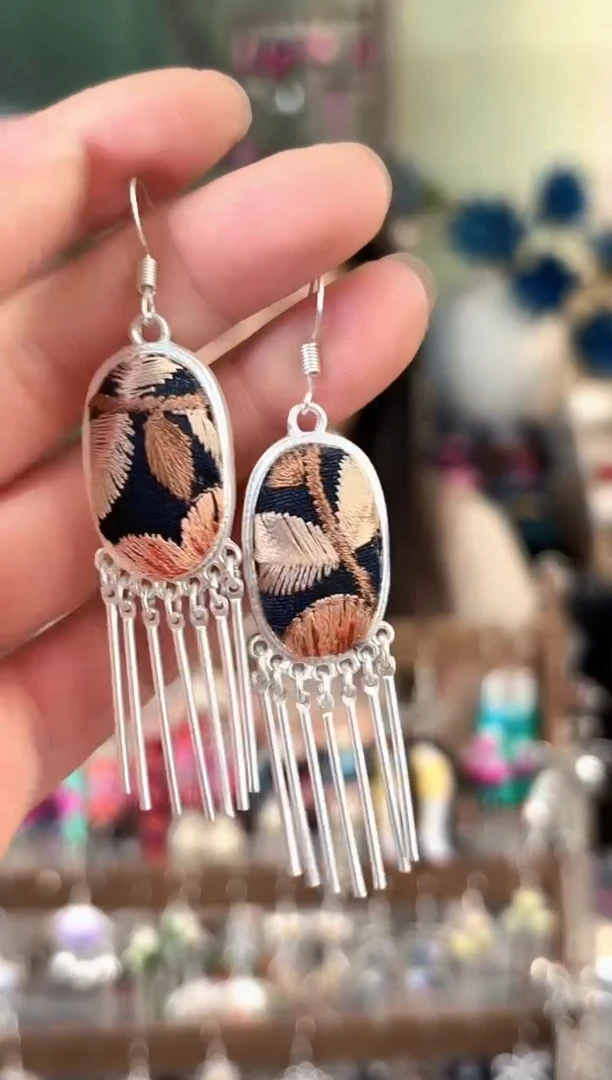 彩云南阁非遗老绣饰品663*