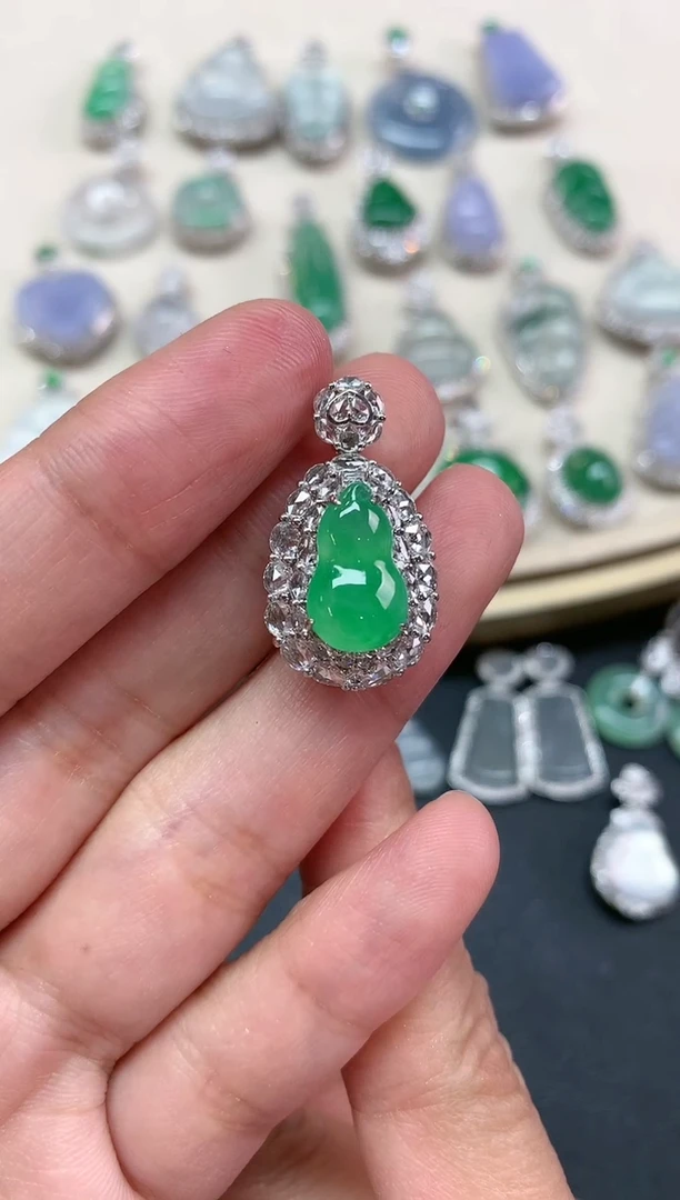 【闪购商品】翡翠吊坠(不含链)18K金镶嵌Q21|29800