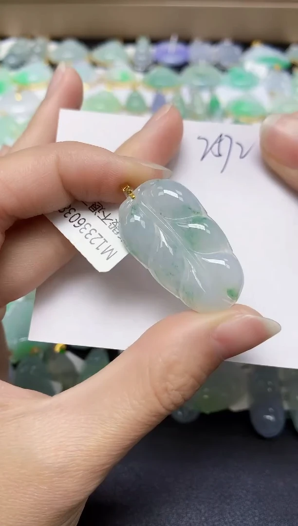 翡翠18K金镶嵌颈饰 天然翡翠A货