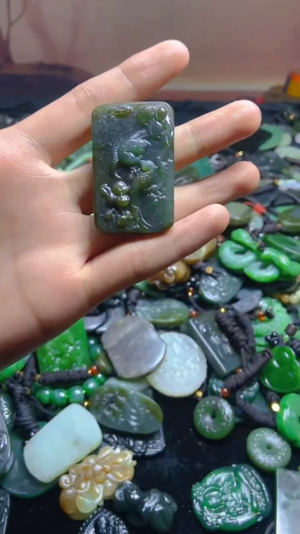 颈饰未镶嵌和田玉1