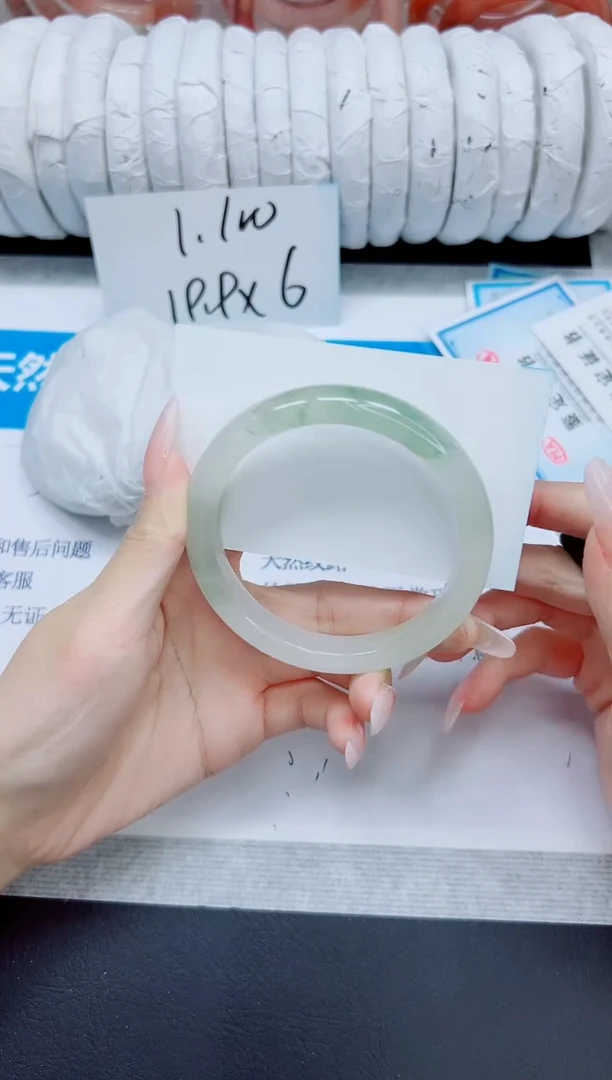 石英质玉手镯未镶嵌297/58.4