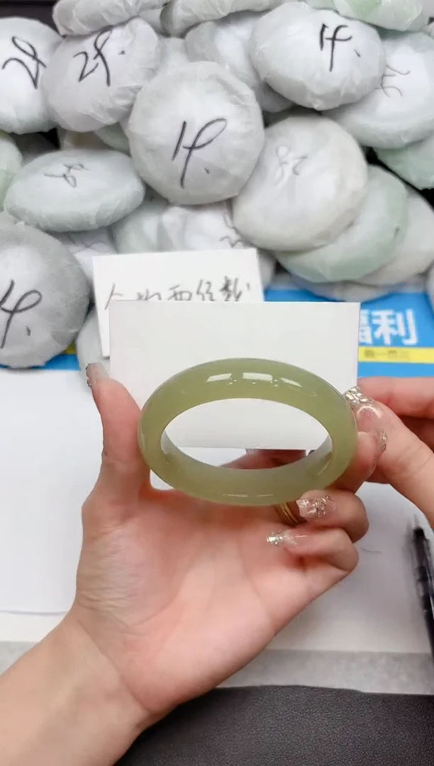 未镶嵌手镯石英质玉238-56.3