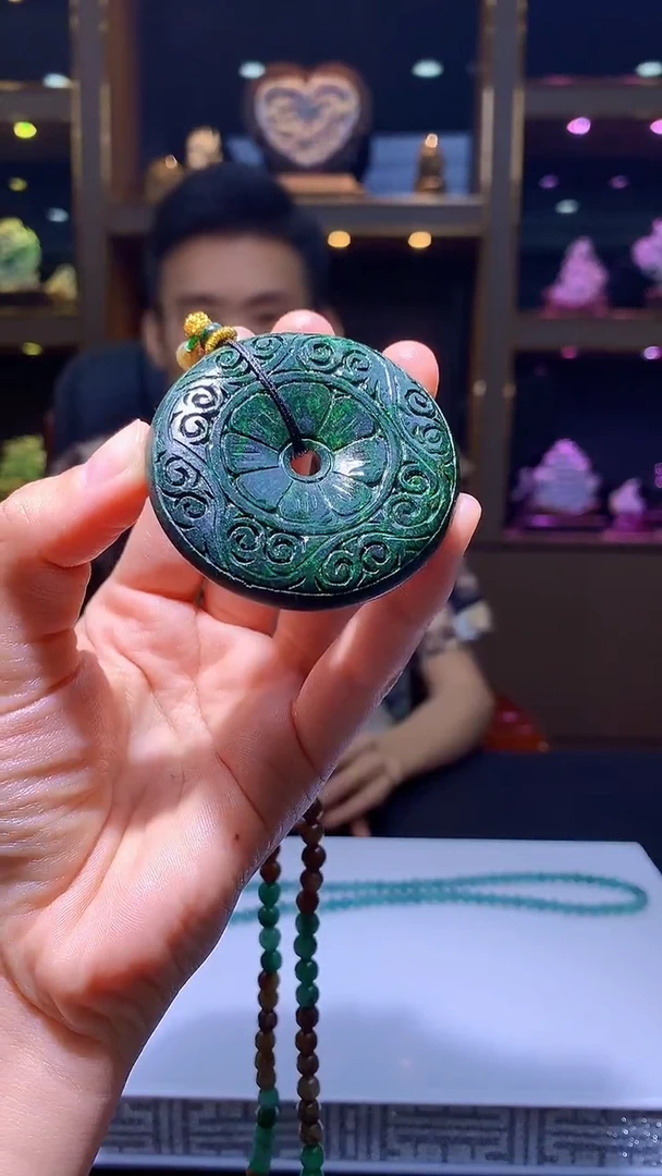 未镶嵌定制翡翠婕*8002hm-毛货挂件(赠珠链)