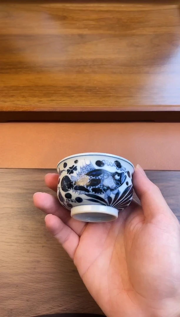 问青坊纯手工手绘青花仿元鱼藻柴窑炉式杯