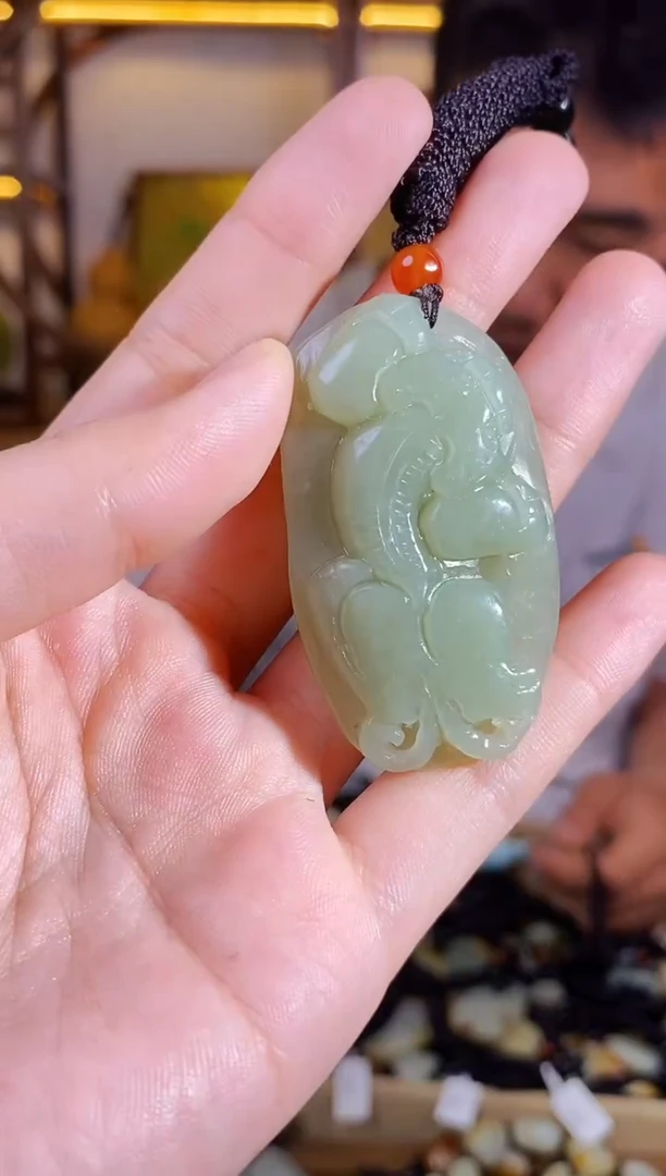 和田玉未镶嵌颈饰1
