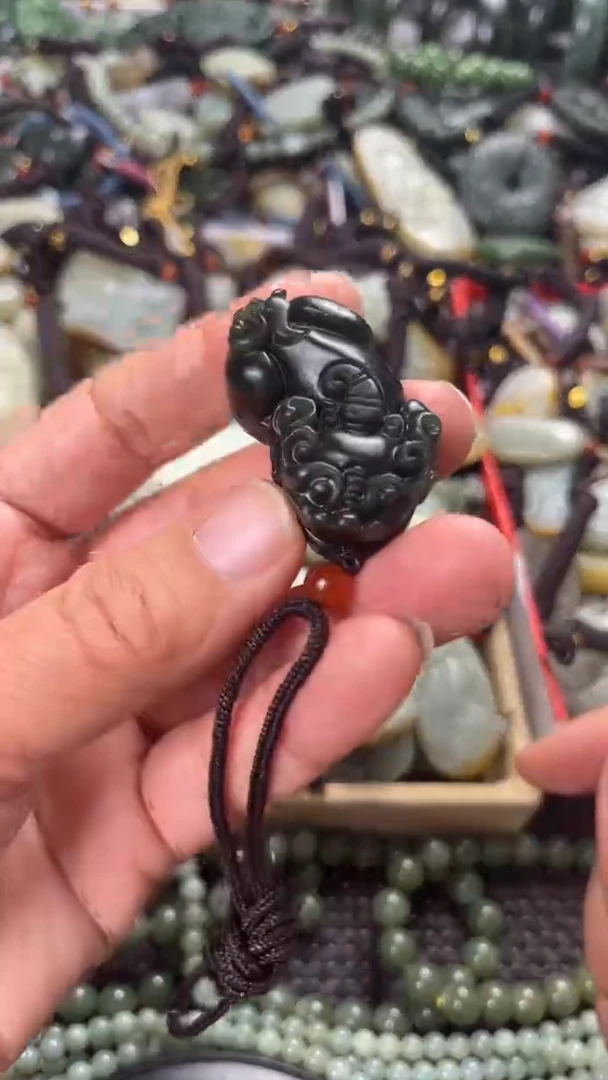 【闪购商品】和田玉颈饰未镶嵌多样性发货没有证书，拍一发一.有瑕