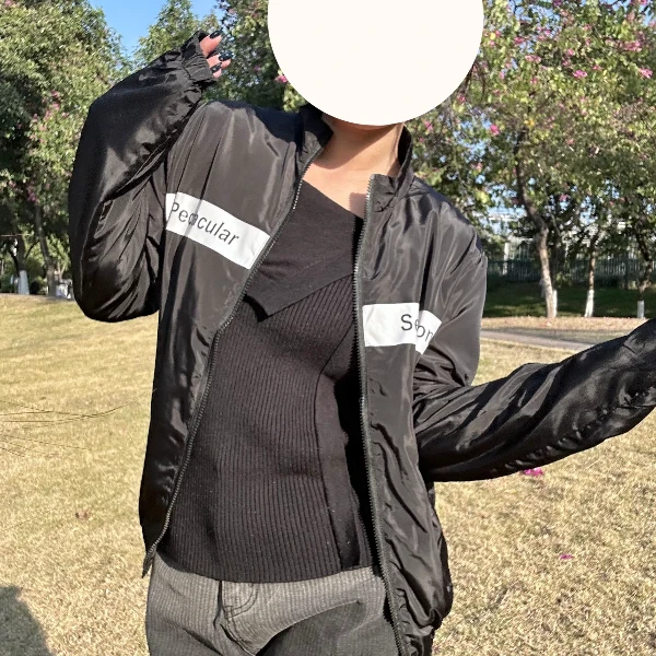 黑色春秋长袖字母外套女宽松休闲运动百搭女士时尚冲锋衣2025新款
