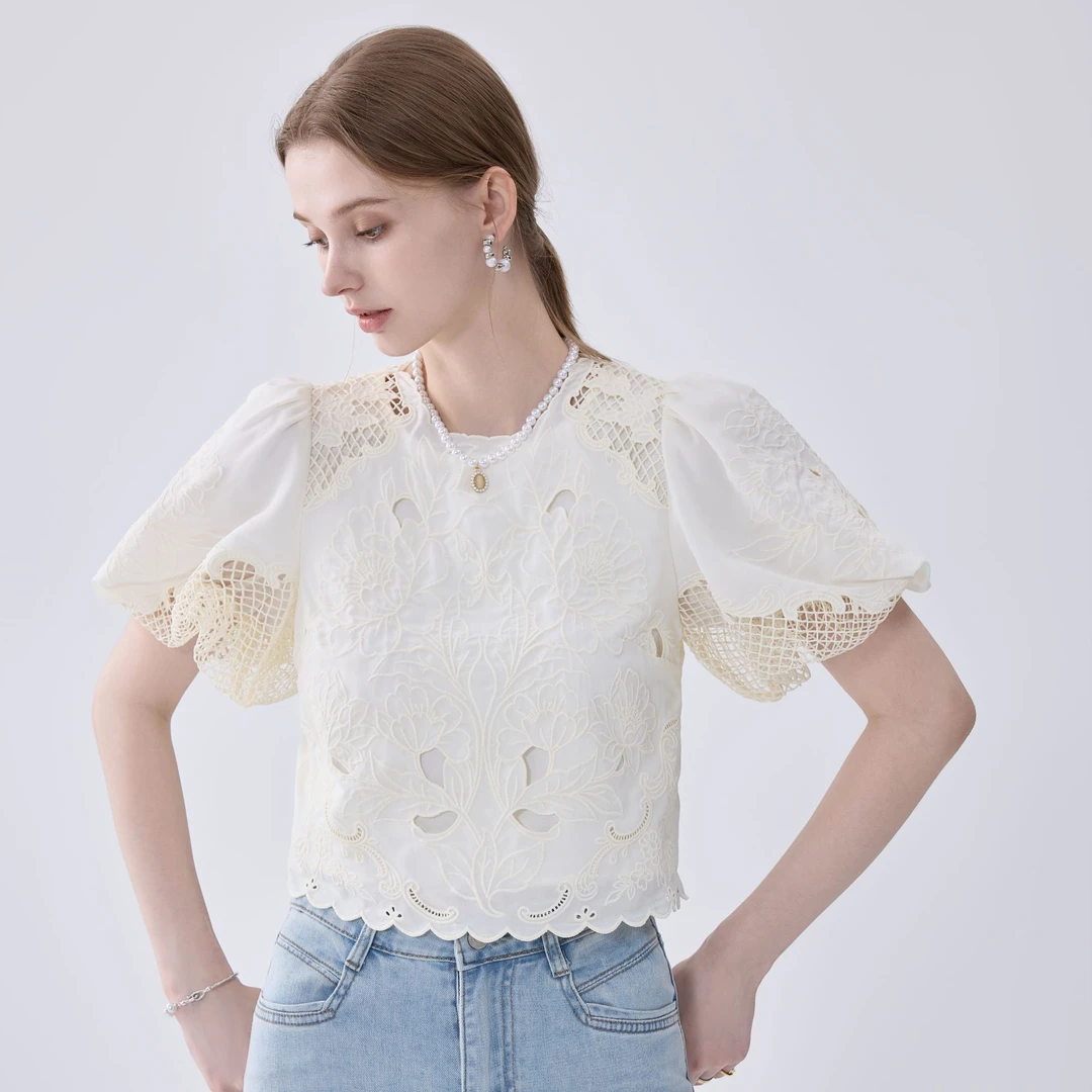 琳心丨夏季新款杏色休闲百搭时尚蕾丝镂空绣花泡泡袖衬衫 5759