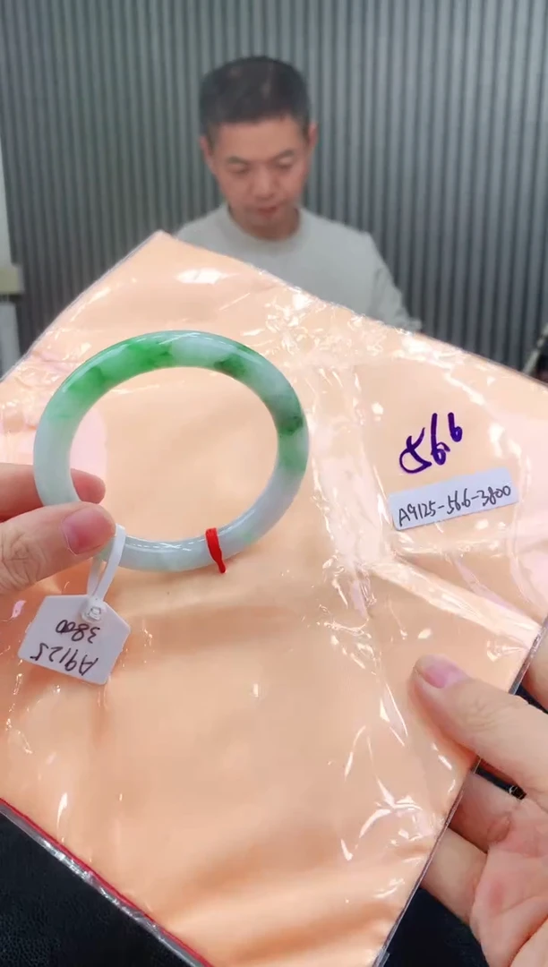 未镶嵌手镯翡翠56圈口