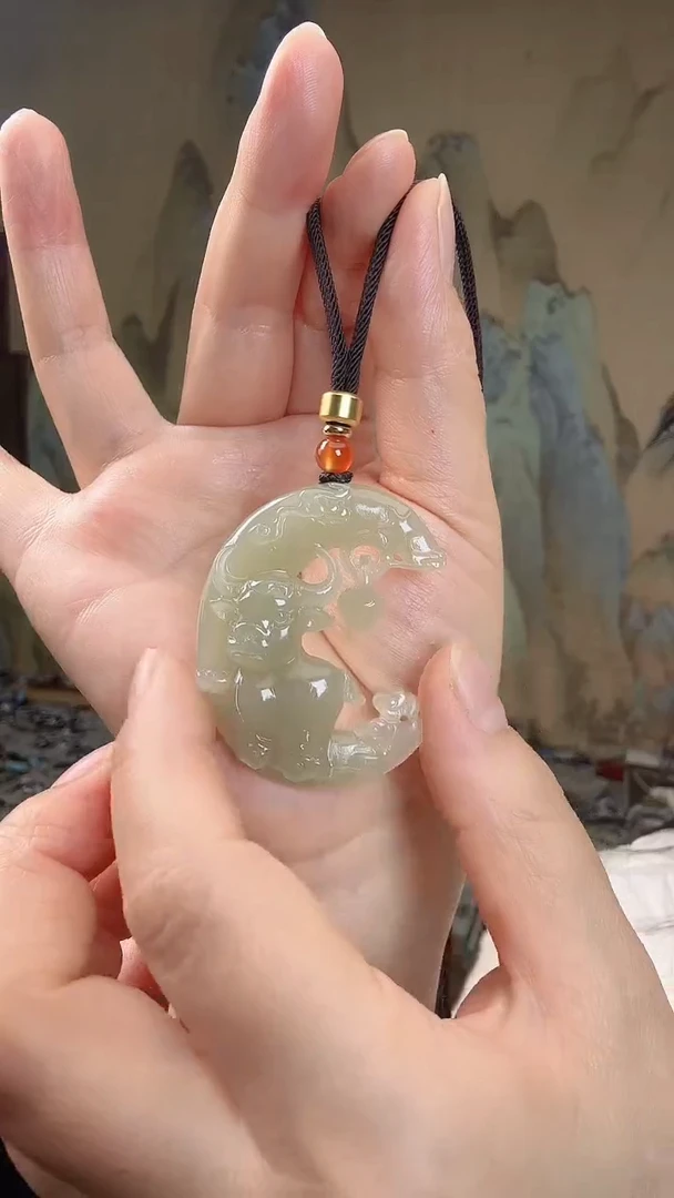 颈饰未镶嵌和田玉.