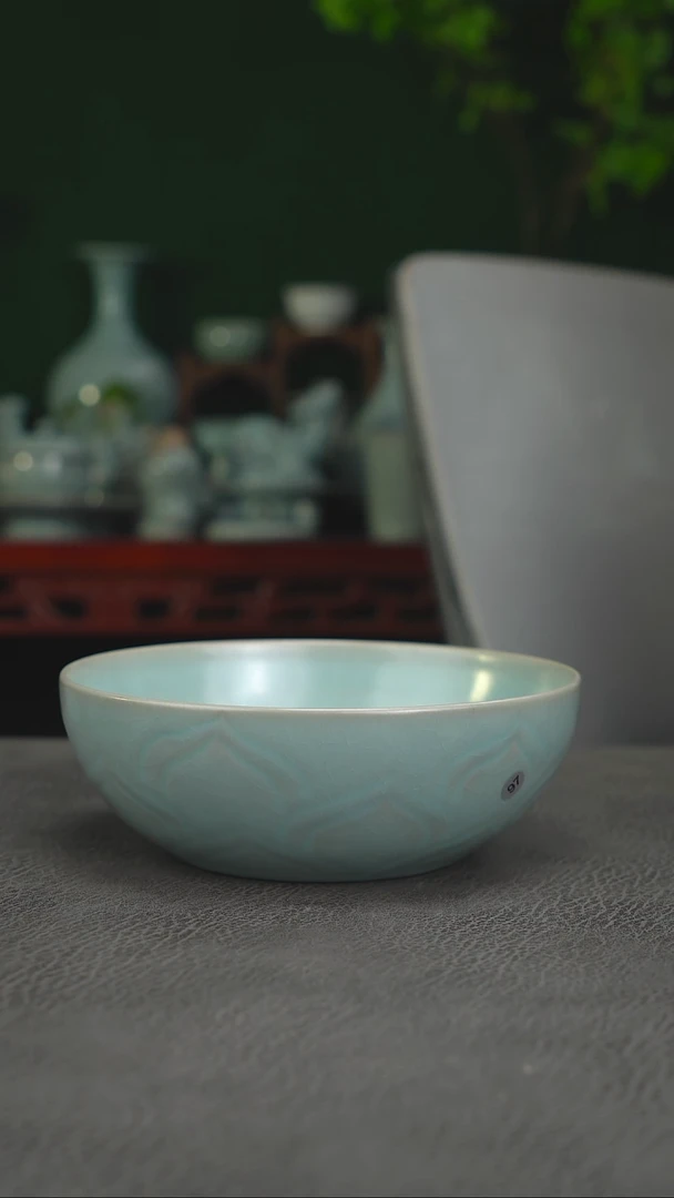 扫地僧   97号刻划莲瓣龙纹钵 一级品17.5-二