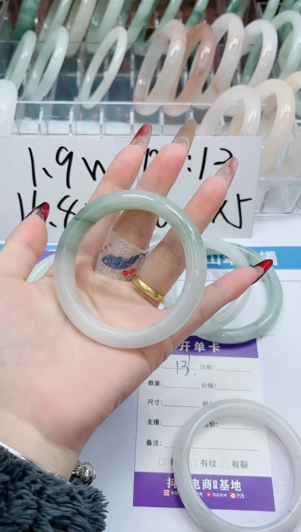 【闪购商品】石英质玉手镯未镶嵌131-54