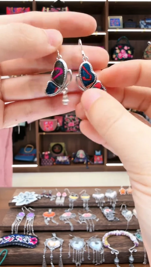 【闪购商品】织绣29蚩梦苗族古绣