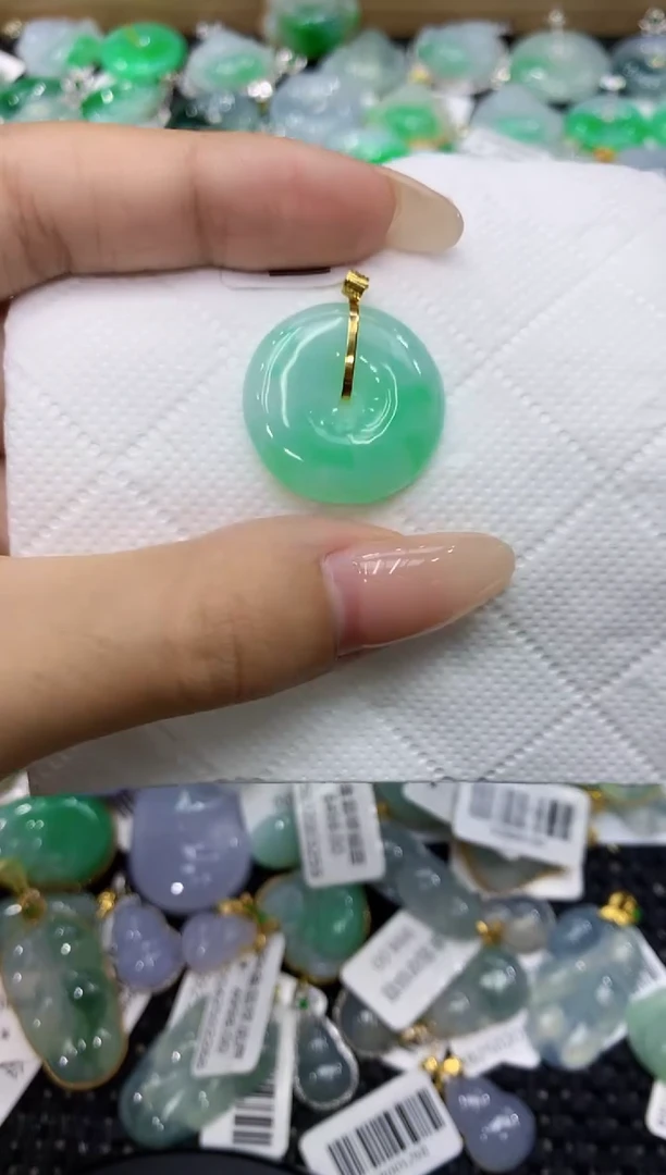 翡翠18K金镶嵌颈饰111111111111