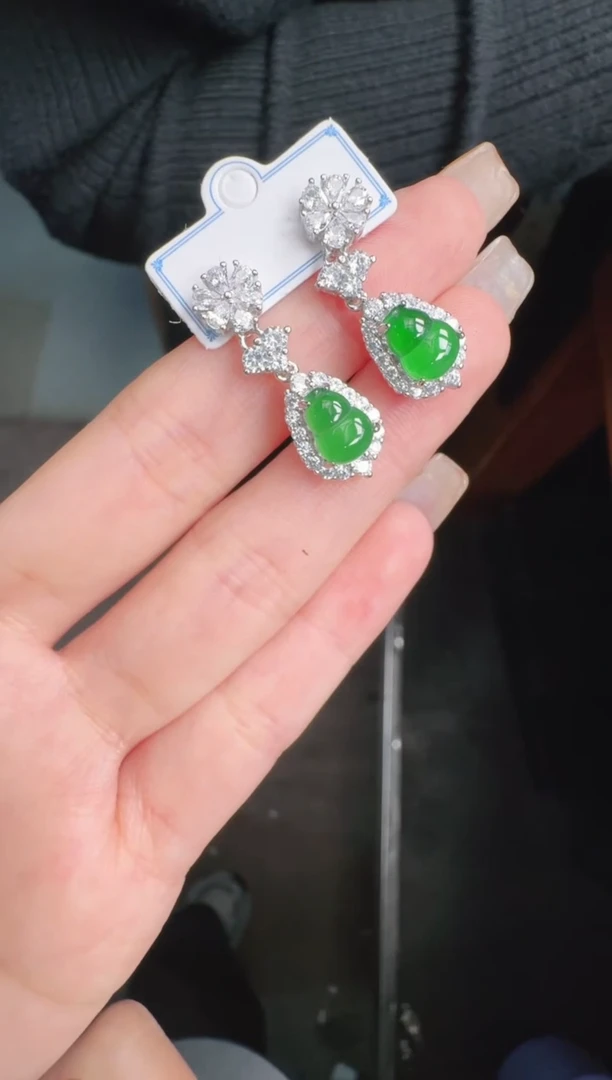 未镶嵌定制翡翠A货有轻微色差属于正常现象，耳钉多样性发货1