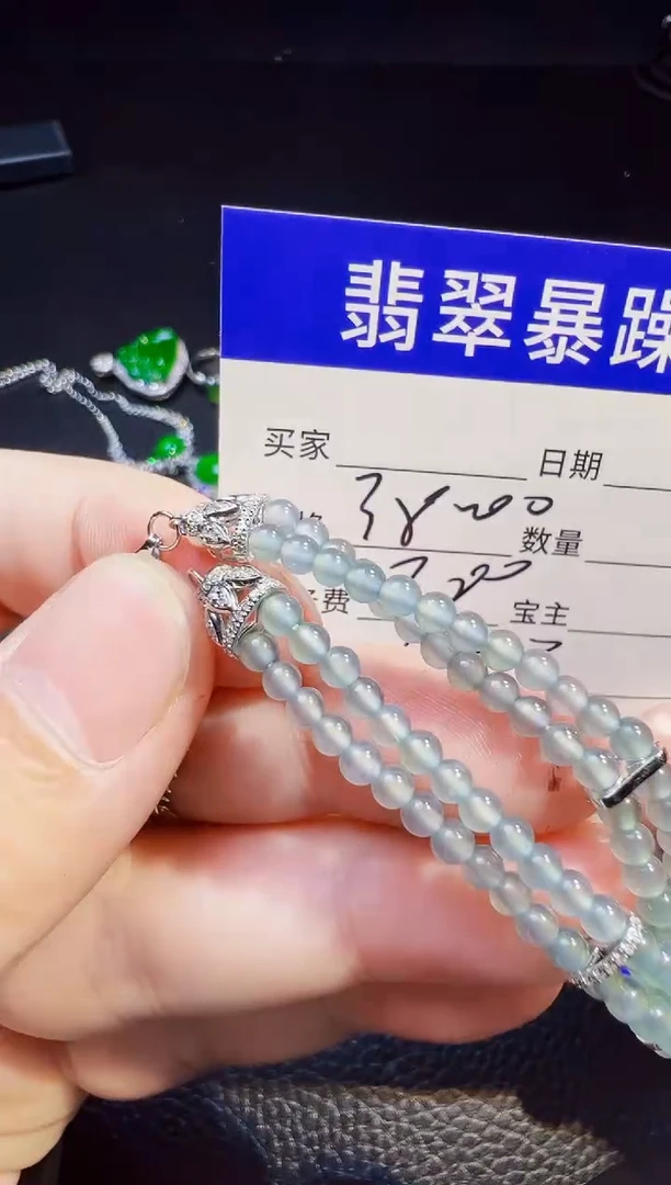 颈饰18K金镶嵌翡翠慈**品翡翠