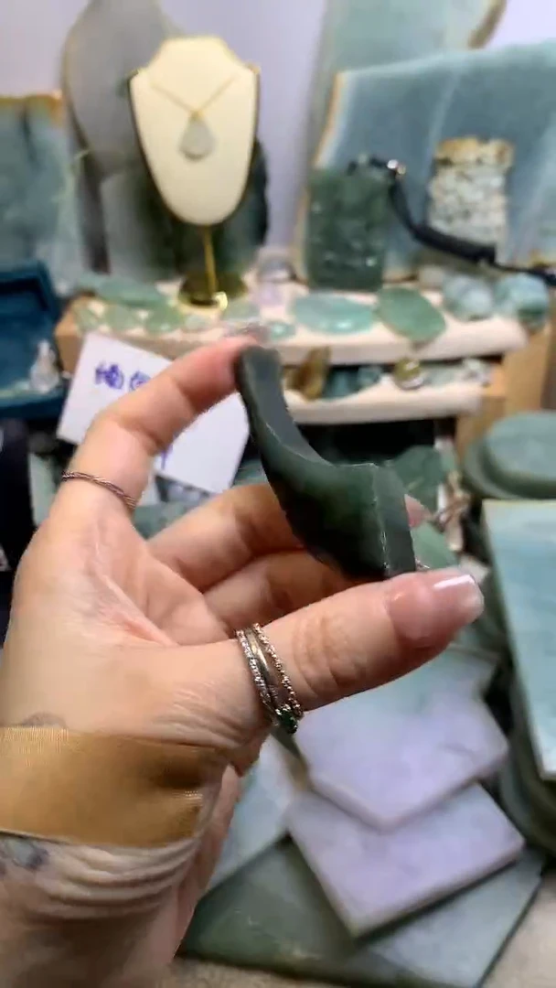 【闪购商品】翡翠挂件未镶嵌缅甸A货翡翠，没有运费险